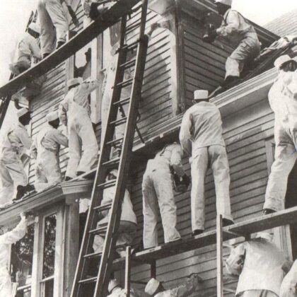 carte postale photographie noir et blanc painters round the house