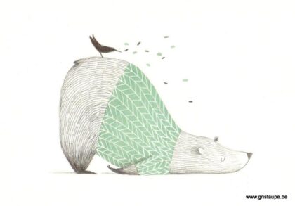 carte postale illustrée par aline tekent représentant un ours couché et un oiseau sur son dos
