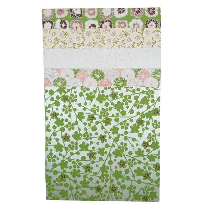 set de papiers origami de la marque Shogado. Ensemble de 5 motifs fleuris verts