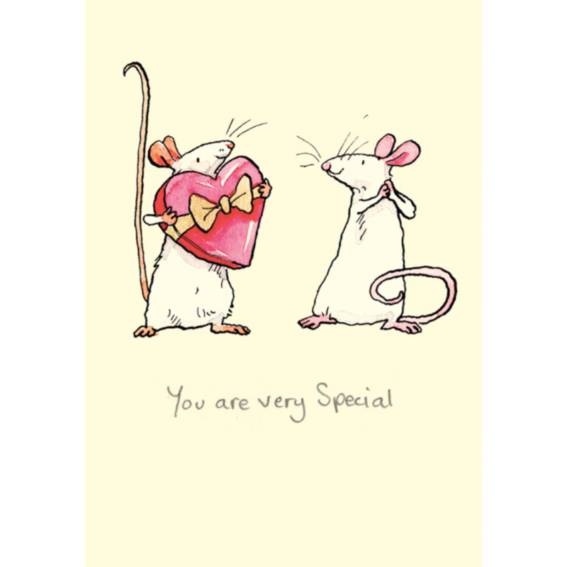 carte postale illustrée par anita jeram et éditée aux éditions two bad mice représentant une souris offrant un cadeau à une souris
